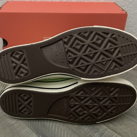 Converse Gender Inclusive Chuck Taylor® All Star® 70 High Top Sneaker - Picture 3 of 11